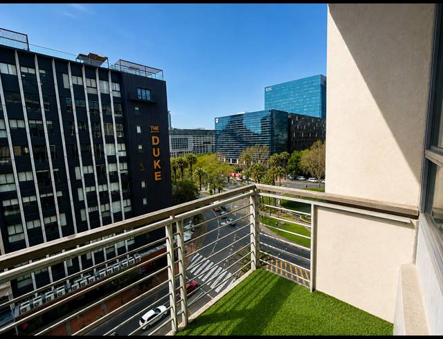2 BEDROOM APARTMENT FOR SALE IN CAPE TOWN CITY CENTRE